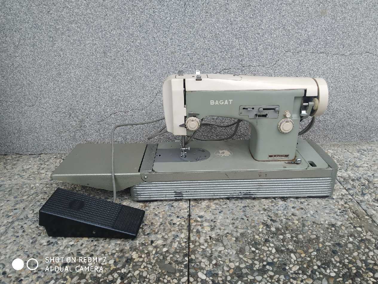 Starinski šivalni stroj Bagat