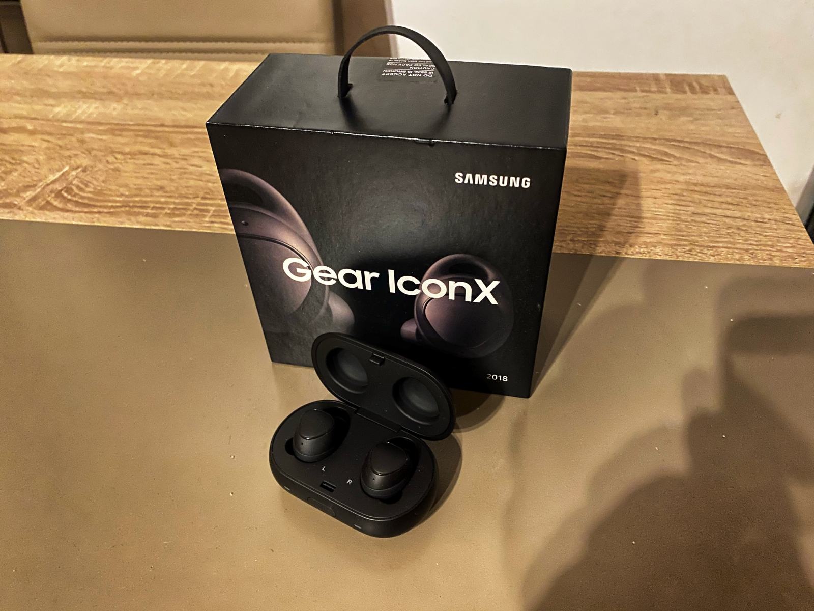 Samsung Gear IconX (2018) (SM-R140)