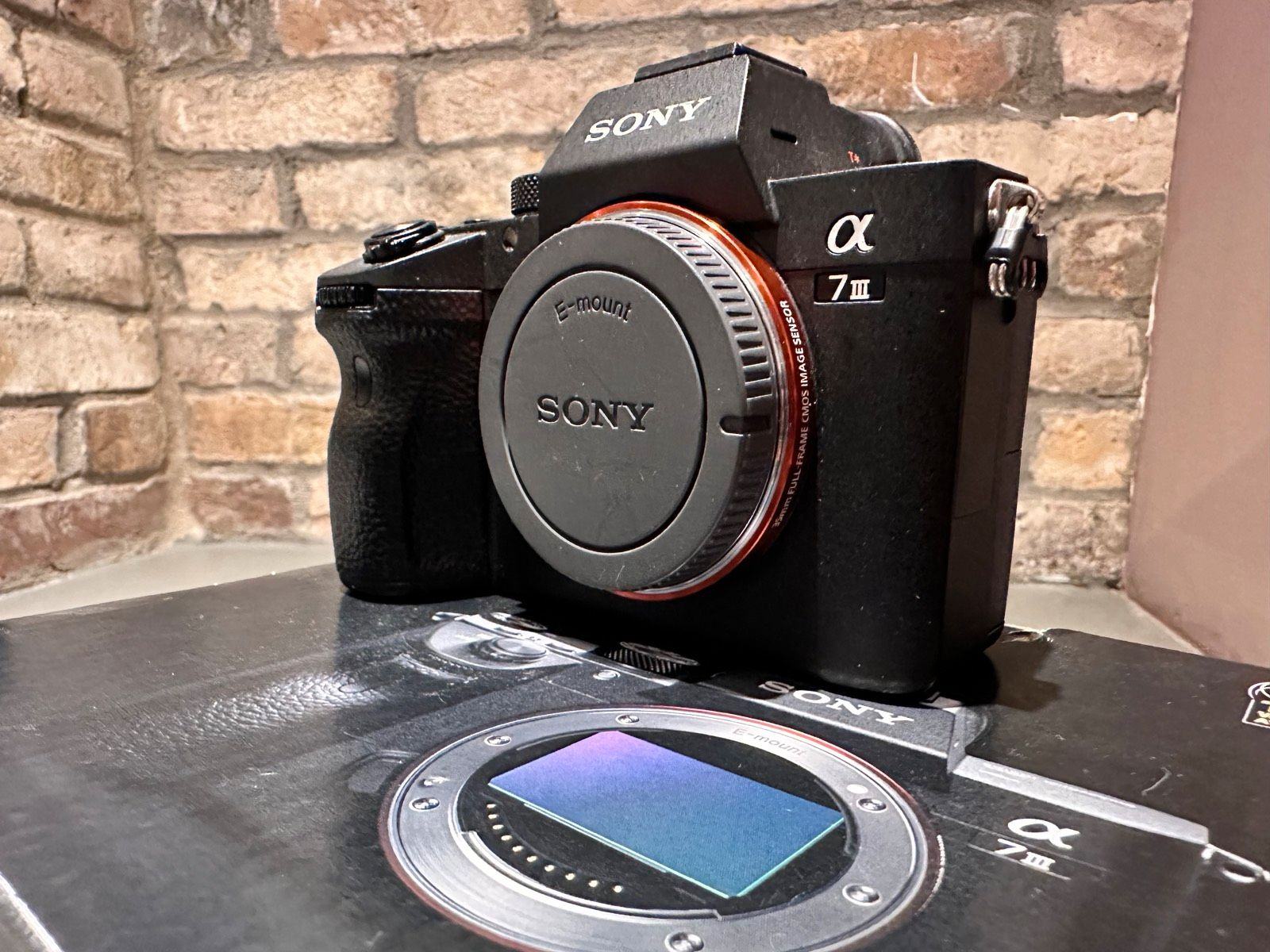 Sony Alpha III, 24 MP in objektiv Tamron AF28-200mm