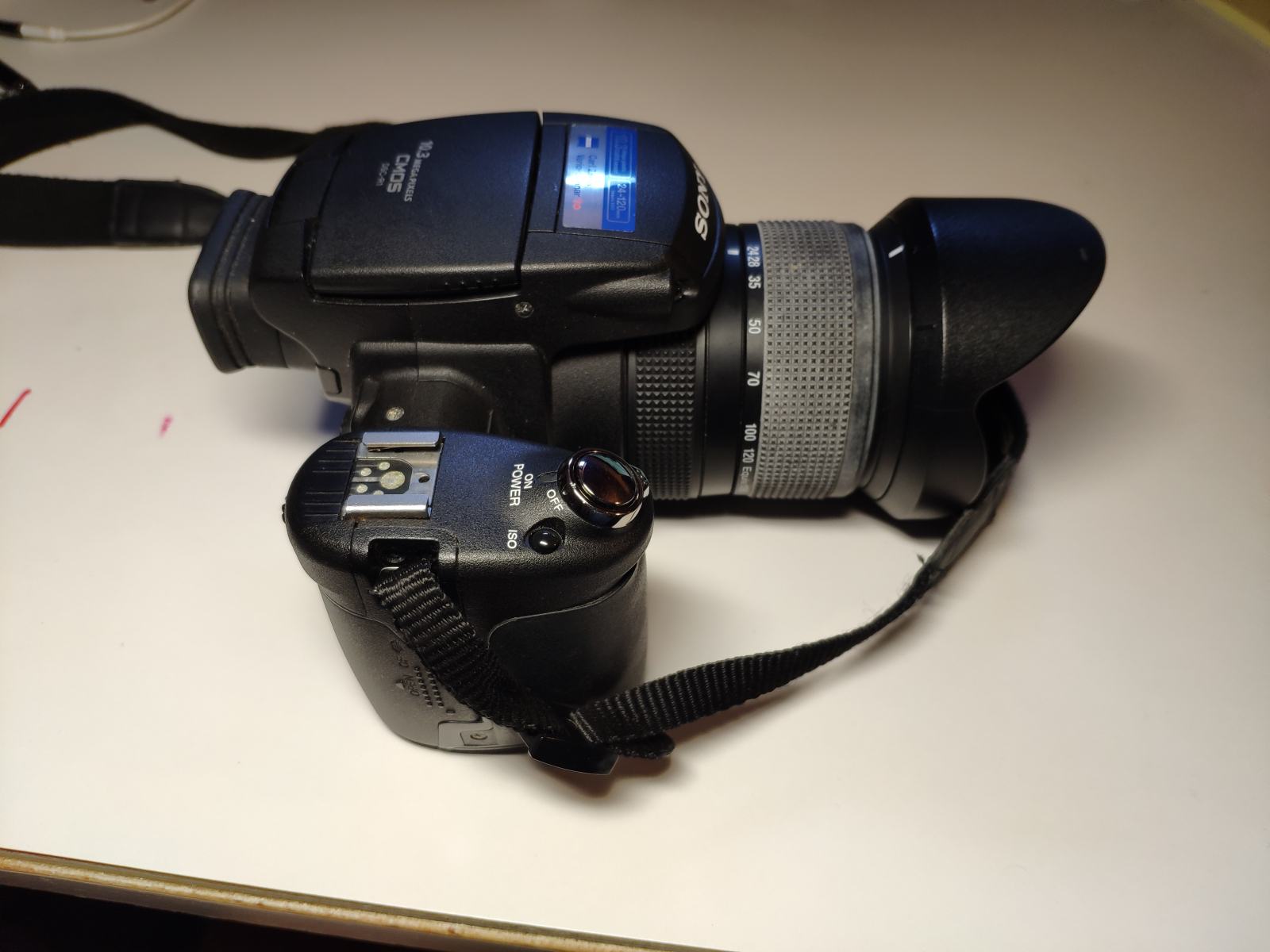 Sony DSC R1 digitalni fotoaparat, 10.3 Megapixels in CMOS senzor
