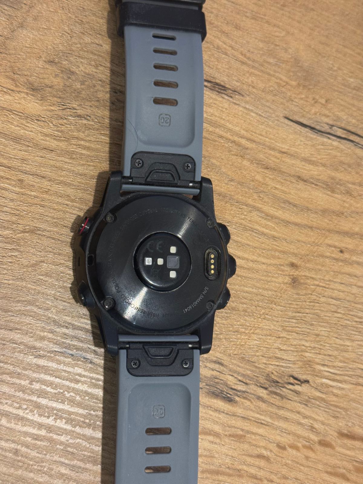 Garmin Fenix 5 Plus – Montre GPS Multisport, Carte TOPO, Musique, Paiement Sans Contact, Batterie 12 Jours – Noir, Version EMEA