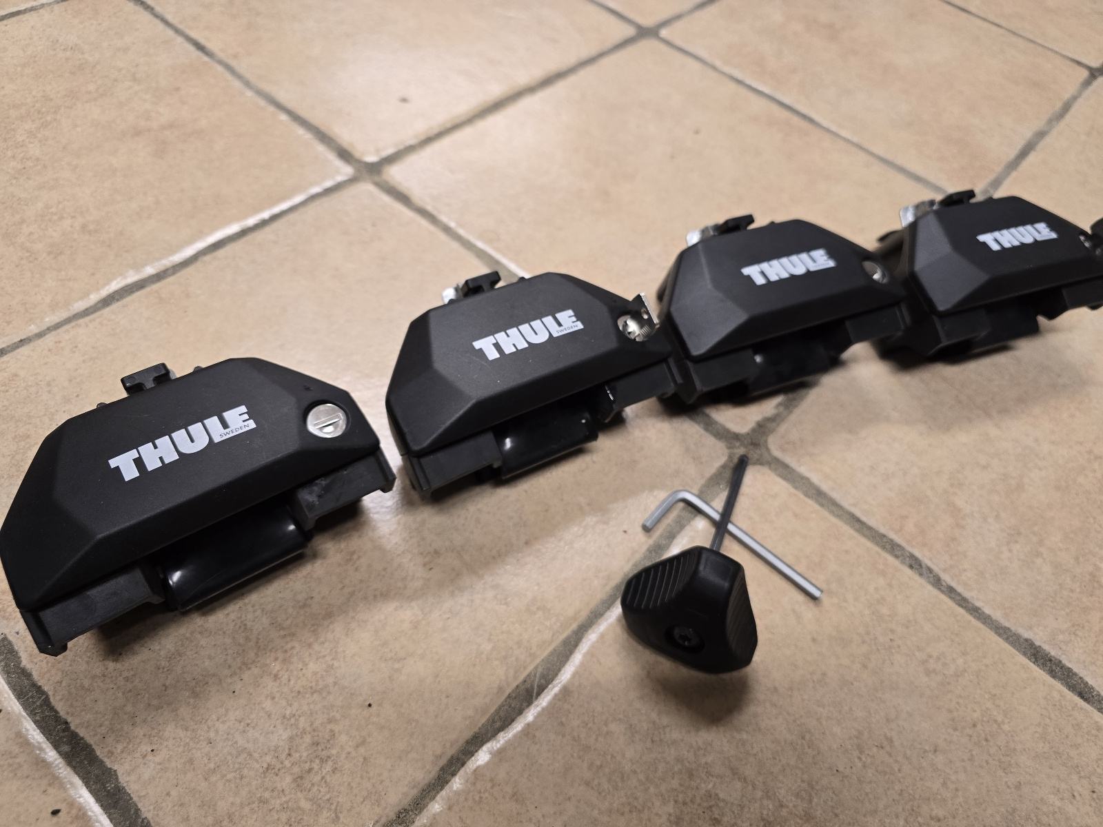 Thule Evo Flush Rail foot for vehicles 4-pack black | 710600 Thule Kit