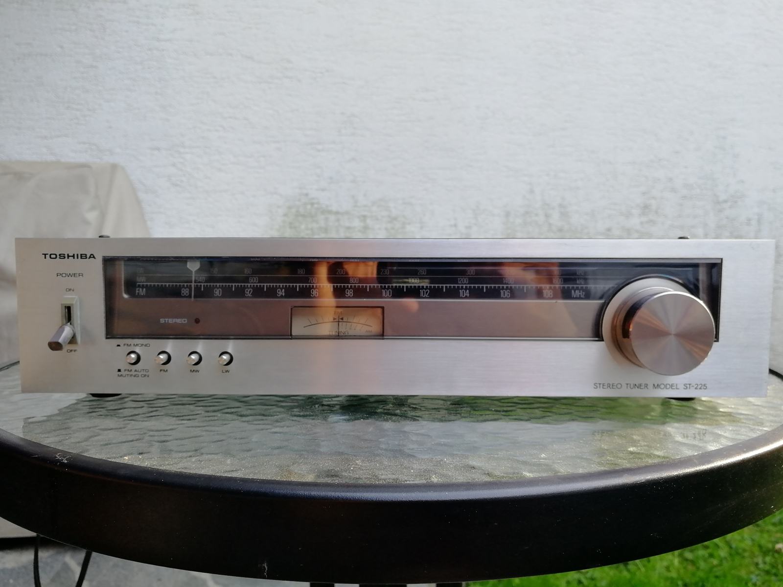 Tuner HIFI Toshiba ST-225 – Vintage Argenté – AM/FM – Fonctionne