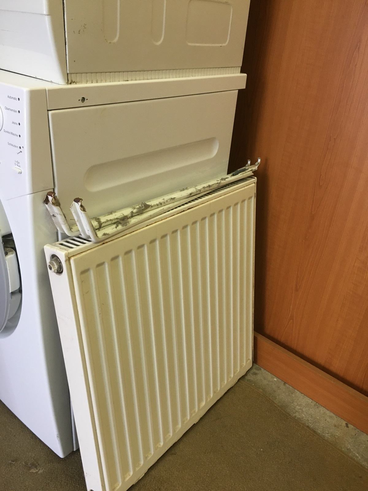Wc 52 Radiator Umivalnik, wc kotliček in radiator