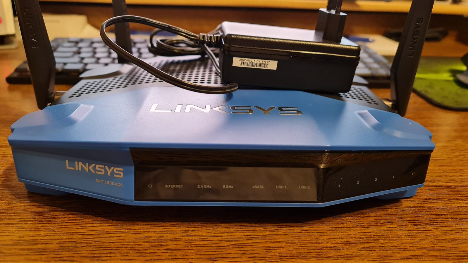 Linksys Old Router Wrt Linksys WRT 1900 ACS router usmerjevalnik