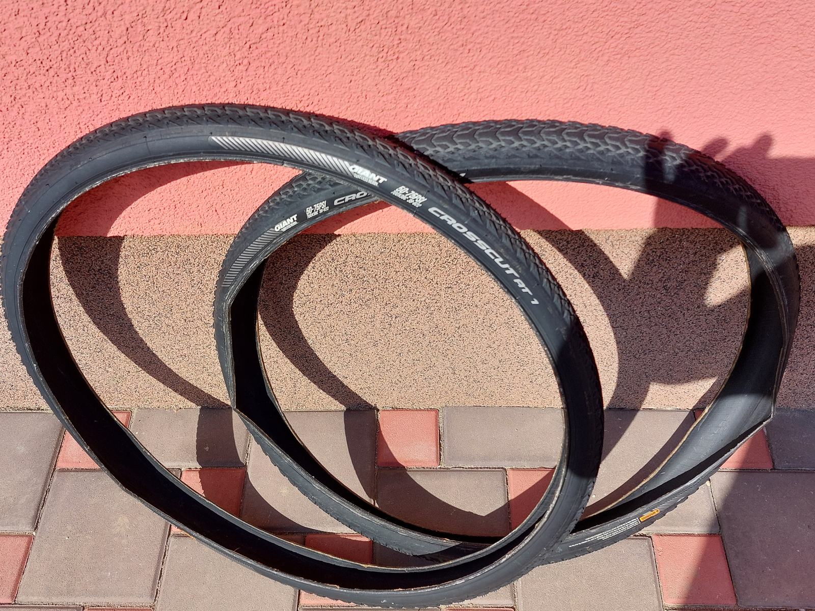 Pla i Giant CrossCut AT 2 Tubeless 700x38C Prodam pla-i-giant-crosscut-at-2-tubeless-700x38c-prodam